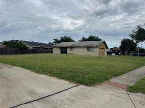 2124  Highbury Road , Carrollton Texas 75007