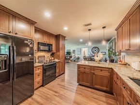 1806  Hilltop Lane , Pantego Texas 76013
