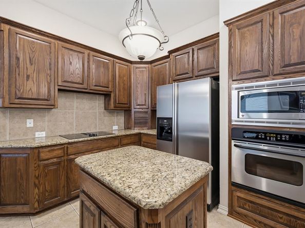 917  Water Oak Drive , Grapevine Texas 76051