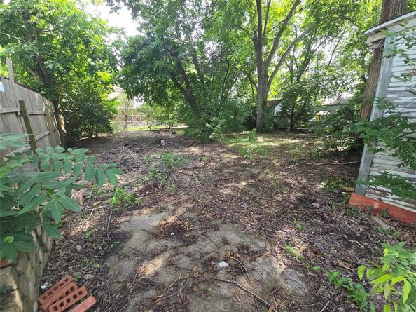 2610  Brandon Street , Dallas Texas 75211