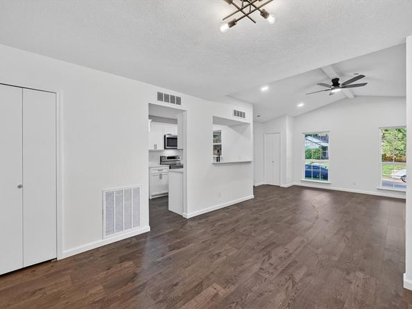 428  Dollins Street , Cedar Hill Texas 75104