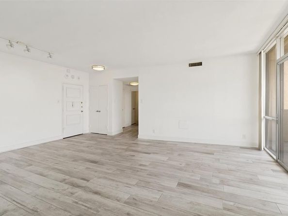 6211 W Northwest Highway  1004, Dallas Texas 75225