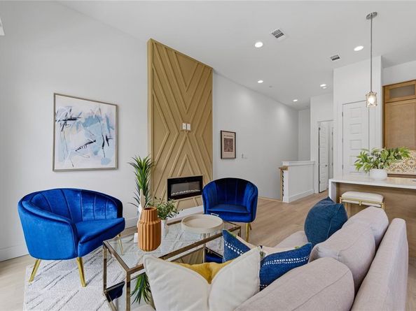 2925  Spruce Valley Lane  306, Dallas Texas 75233