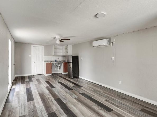 1657  Cottonwood Street , Grand Prairie Texas 75050