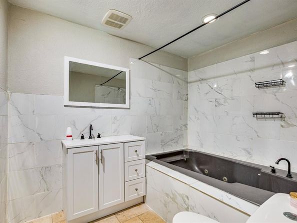 1657  Cottonwood Street , Grand Prairie Texas 75050