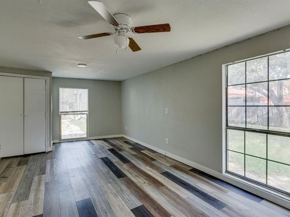 1657  Cottonwood Street , Grand Prairie Texas 75050