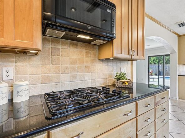 6631  Fireflame Drive , Dallas Texas 75248