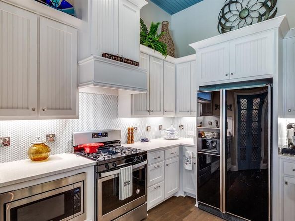 1101  Blue Bill Lane , Arlington Texas 76005