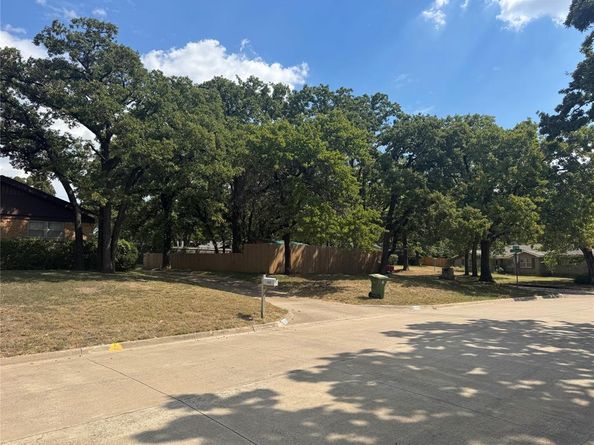 508  Oak Park Drive , Hurst Texas 76053