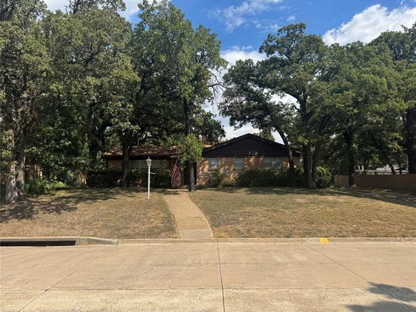 508  Oak Park Drive , Hurst Texas 76053