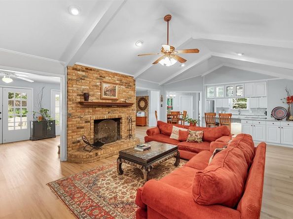 3904  Stonehenge Road , Fort Worth Texas 76109