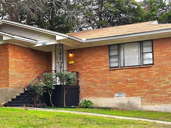 5447  Singing Hills Drive , Dallas Texas 75241