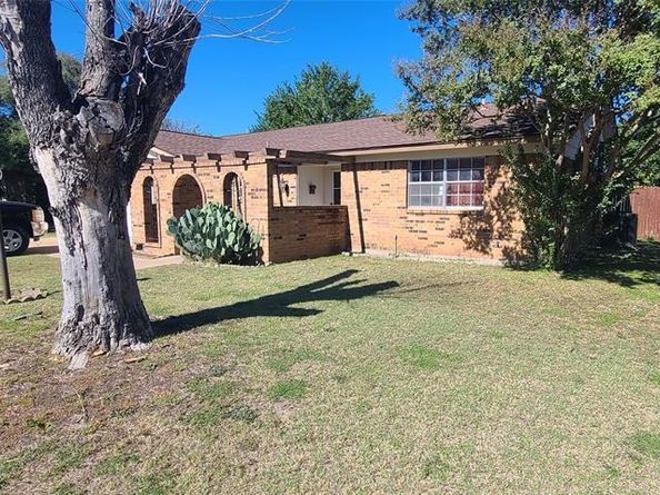 1408  Lagoona Lane , Edgecliff Village Texas 76134