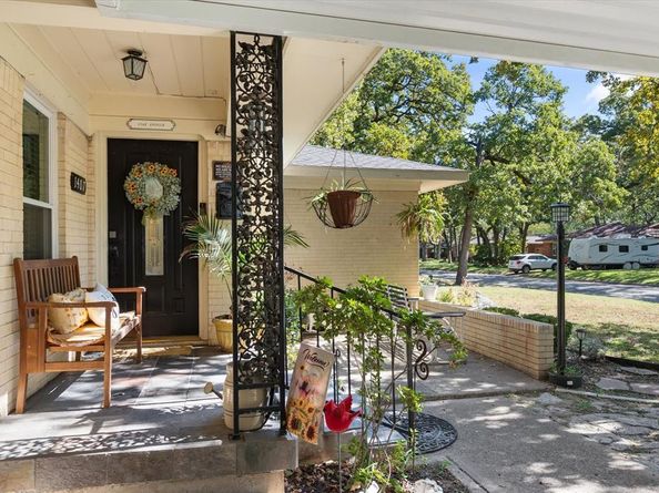 1407  Bluebonnet Trail , Arlington Texas 76013