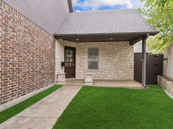 5200  Longview Street 