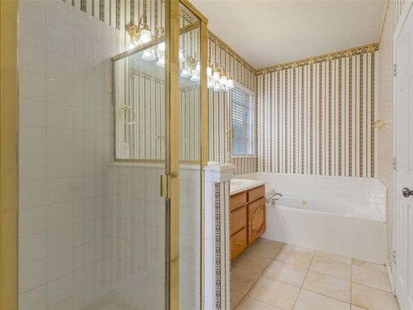 511  Poplar Lane , Irving Texas 75063