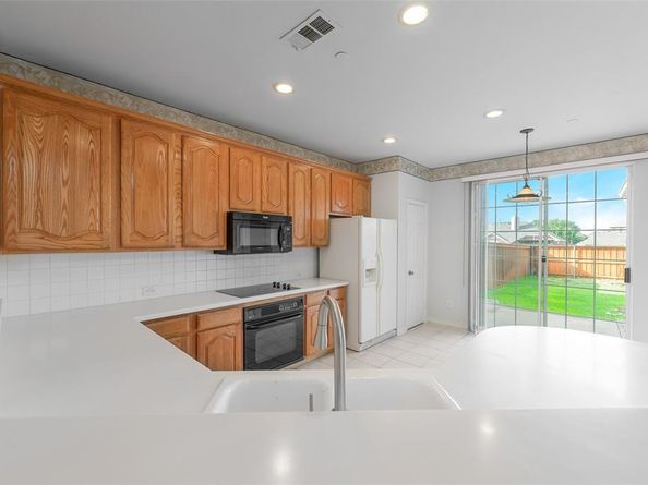 511  Poplar Lane , Irving Texas 75063