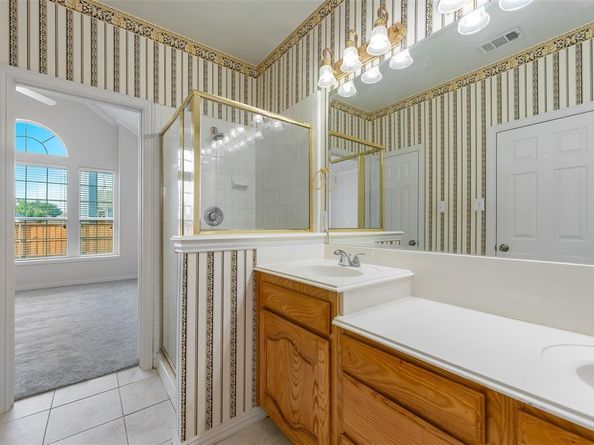 511  Poplar Lane , Irving Texas 75063