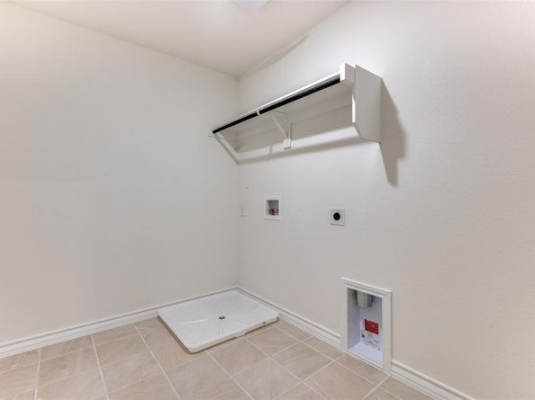 2704  Goldfinch Drive , Denton Texas 76205