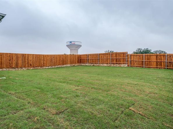 2704  Goldfinch Drive , Denton Texas 76205