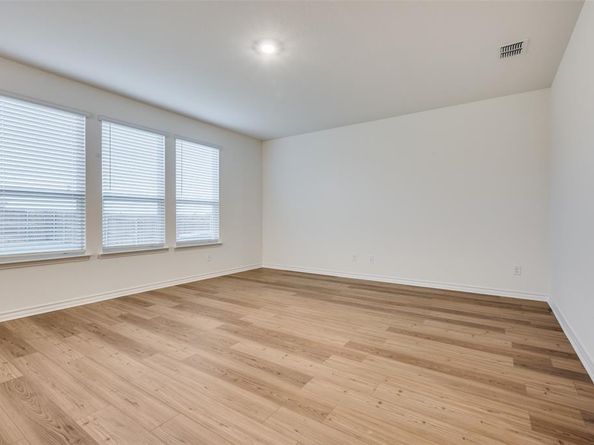 2704  Goldfinch Drive , Denton Texas 76205