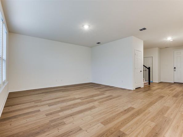 2704  Goldfinch Drive , Denton Texas 76205