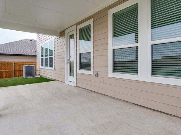 2704  Goldfinch Drive , Denton Texas 76205