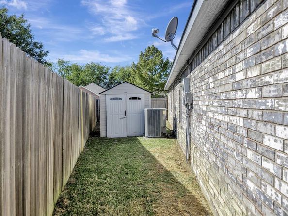 7012  Bentley Avenue , Fort Worth Texas 76137