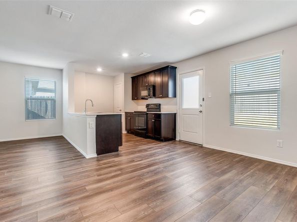 9287  Summerlee Street , Dallas Texas 75227