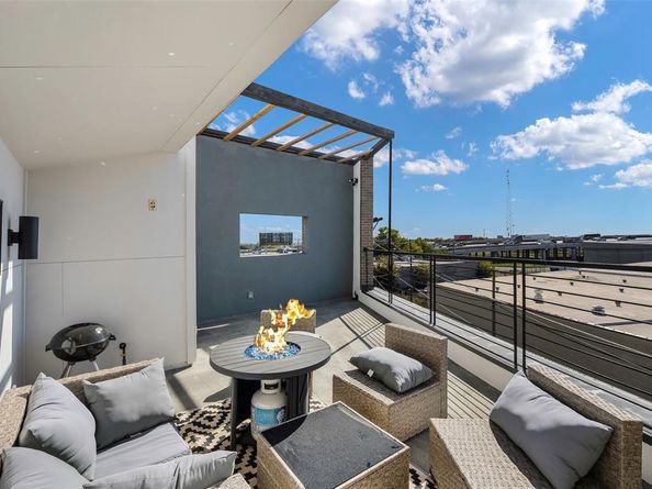 506  1st Avenue , Dallas Texas 75226