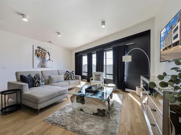 506  1st Avenue , Dallas Texas 75226