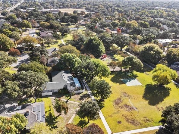 15655  Regal Hill Circle , Dallas Texas 75248