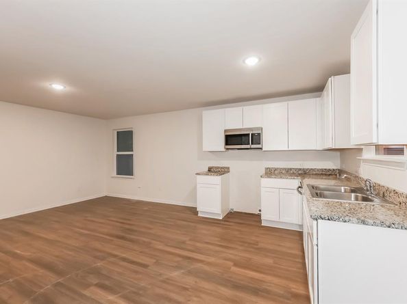 2213  Dillard Street , Fort Worth Texas 76105