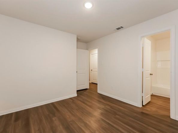 2213  Dillard Street , Fort Worth Texas 76105