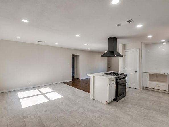 2622  Wynnewood Drive , Dallas Texas 75224