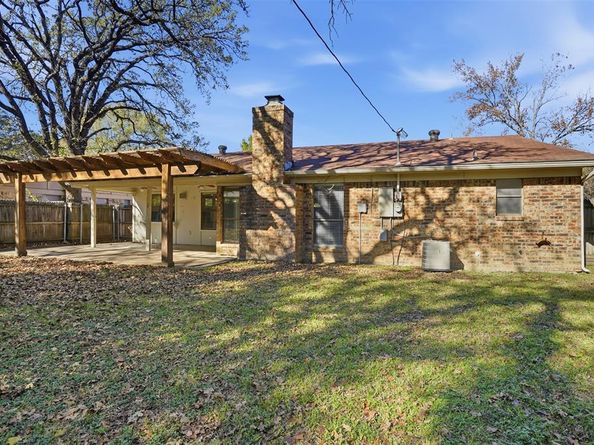 3906  Cedarwood Court , Arlington Texas 76017