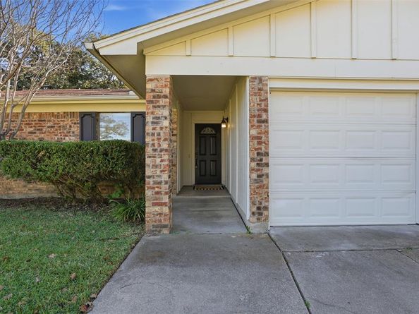 3906  Cedarwood Court , Arlington Texas 76017