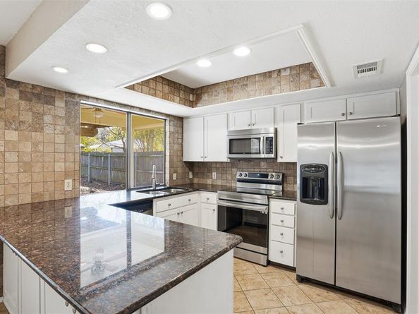 3906  Cedarwood Court , Arlington Texas 76017