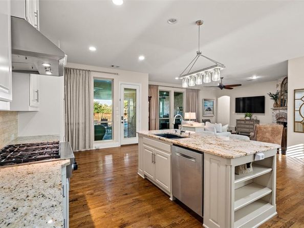 7625  Blackburn  , The Colony Texas 75056