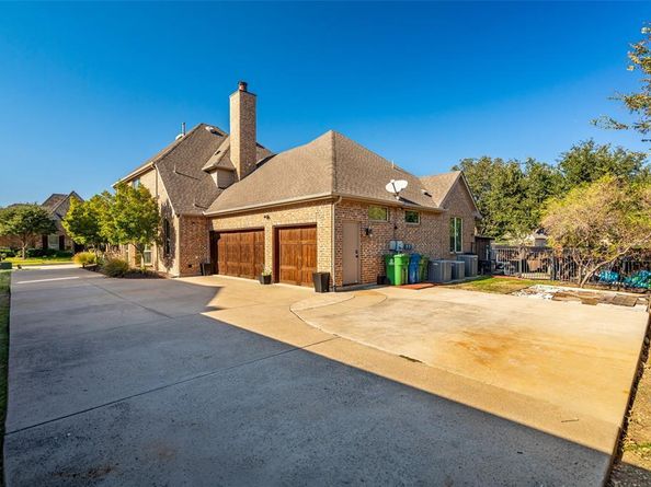 7625  Blackburn  , The Colony Texas 75056