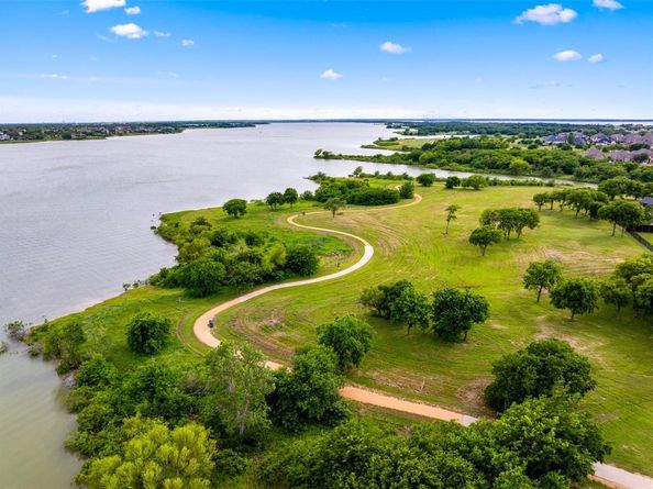 7625  Blackburn  , The Colony Texas 75056