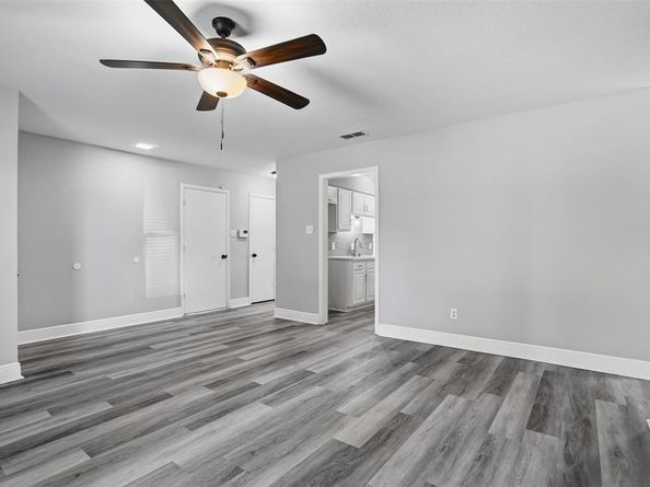 2217  Honey Creek Lane , Arlington Texas 76006