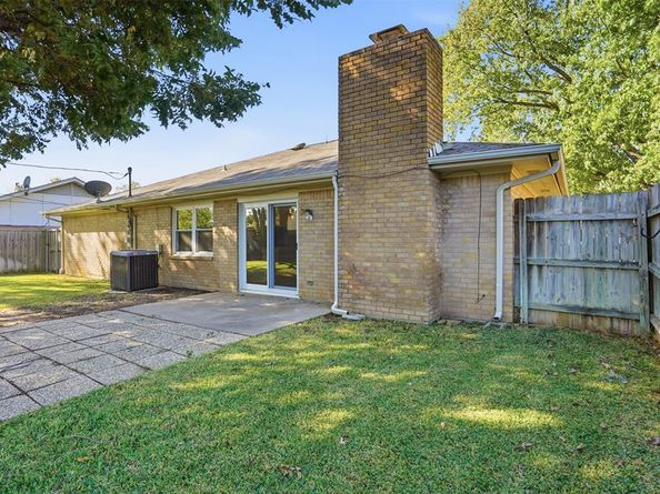 2217  Honey Creek Lane , Arlington Texas 76006