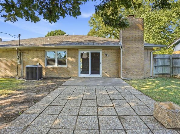 2217  Honey Creek Lane , Arlington Texas 76006