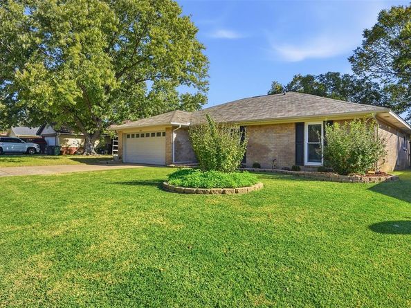 2217  Honey Creek Lane , Arlington Texas 76006