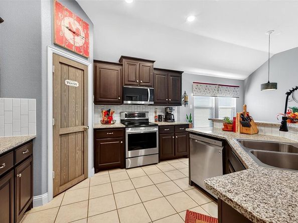 289  Hilltop Drive , Justin Texas 76247