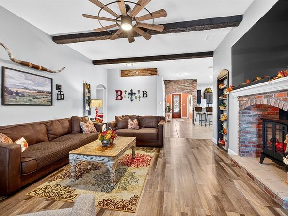 289  Hilltop Drive , Justin Texas 76247