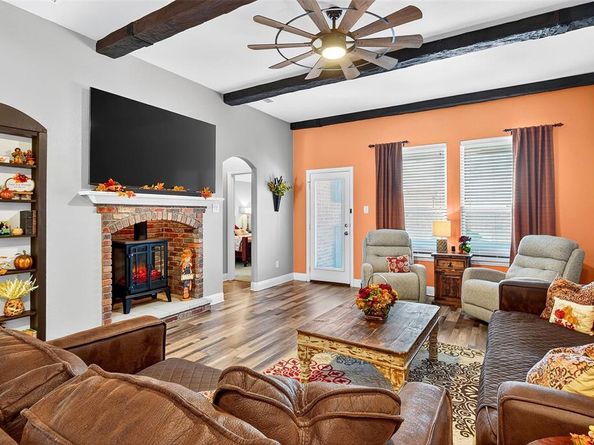 289  Hilltop Drive , Justin Texas 76247