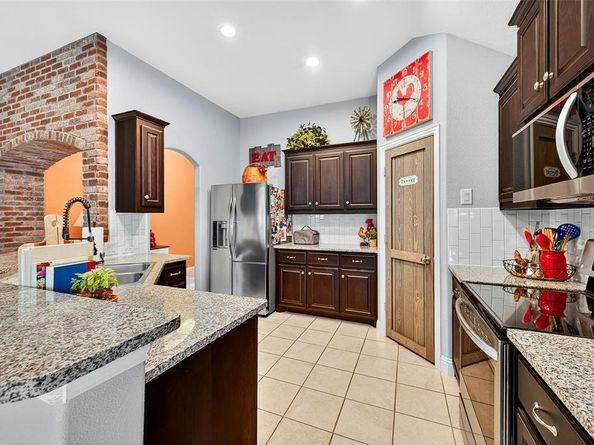 289  Hilltop Drive , Justin Texas 76247