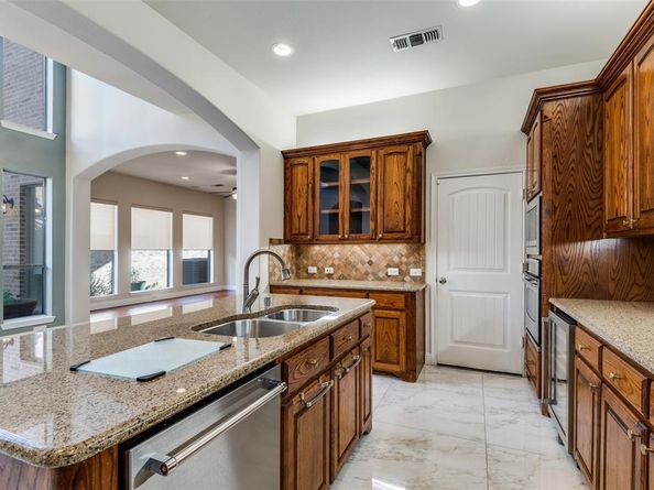 818  La Cima  , Irving Texas 75039